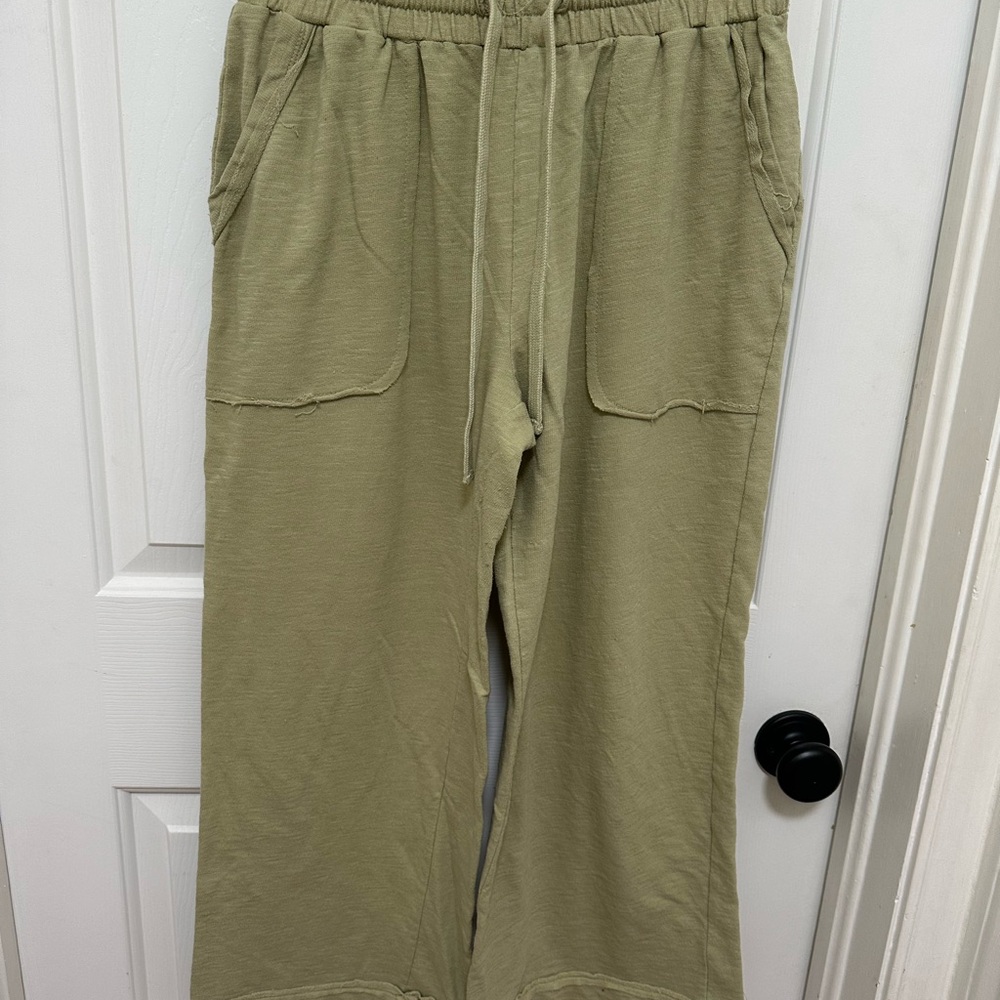 0067 Wonderly Olive Green wide leg pants women’s‎ size medium
